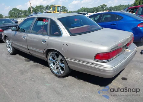 1995 Ford Crown Victoria Lx z USA, uszkodzony, nr VIN 2FALP74W2SX196680